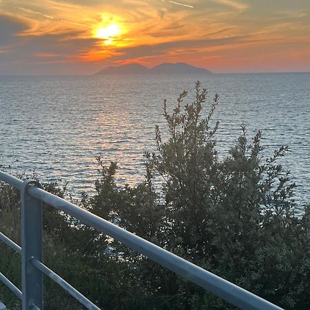 Sea View Apartment! Vlore Bagian luar foto